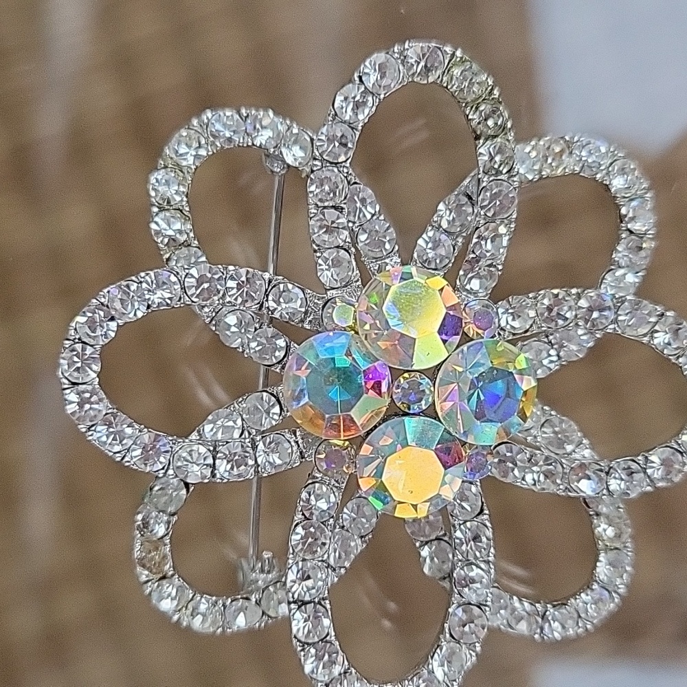 Vintage rhinestone flower pin - Picture 2 of 4